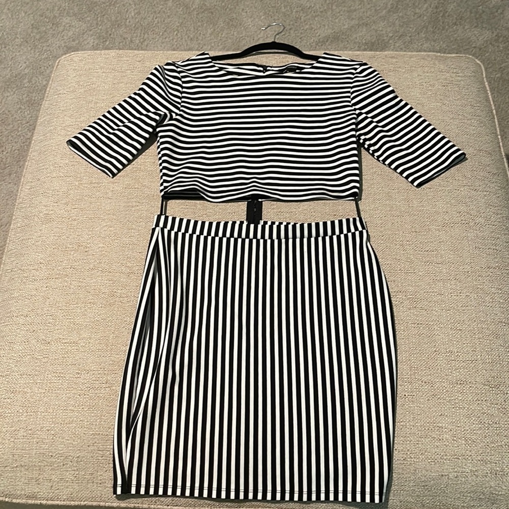 Forever 21 2-Piece  skirt size L.  Black and white stripe.